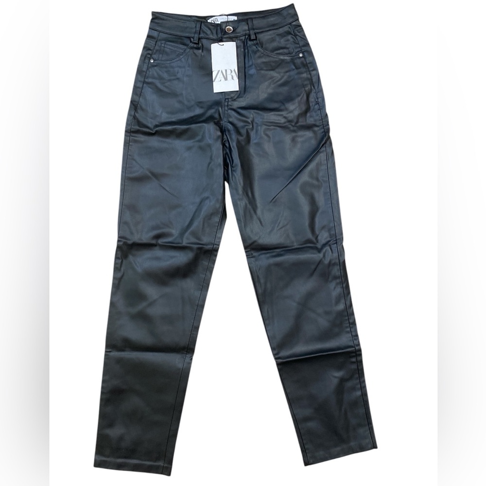 Everyday Capsule Zara blogger Fave minimalist black faux leather pants